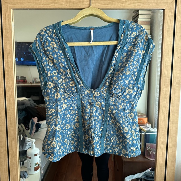 Free People top - Picture 1 of 4